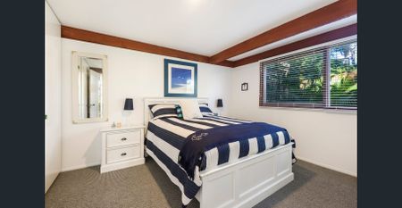 4 Bedroom Home with Stunning Pittwater Views - Photo 3