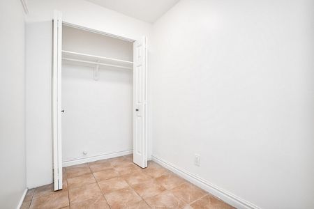 3 bedroom, 1 bath - Photo 3