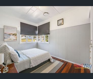 Spacious Three Bedroom Family Home In The Beautiful Suburb Of Mount... - Photo 3