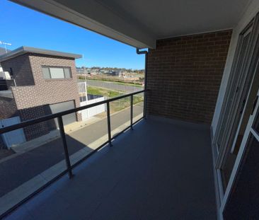 Immaculate Near-New One-Bedroom Apartment Featuring Lock-Up Garage - Photo 4