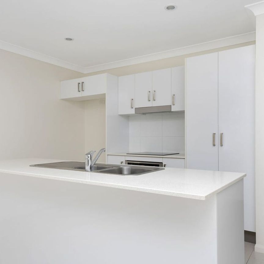 Modern 3-Bedroom Duplex Just Minutes from the Beach! - Photo 1