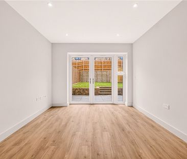 A beautifully designed three bedroom family home set within The Quarry, an award winning new community that blends contemporary living, excellent connectivity and sustainable design. - Photo 6