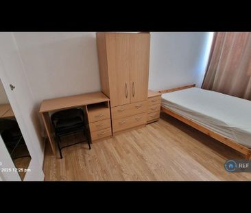1 bedroom in a flat share to rent - Photo 2