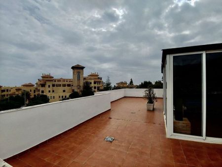 3 room luxury penthouse for rent in Benalmádena, Spain - Photo 2