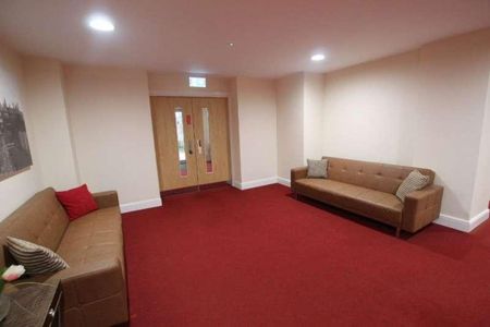 Oakhurst Drive, Birch Hill Clock Tower, OL12 - Photo 2