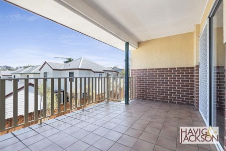2 / 34 Stoneleigh Street, Albion QLD 4010 - Photo 4