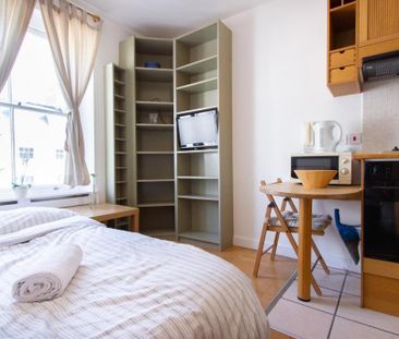 Studio to rent - Photo 1