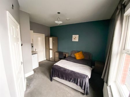 Room 5, 5 Royal Avenue - Photo 2