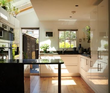 2 Bed Terraced House, Queens Road, SW14 - Photo 3