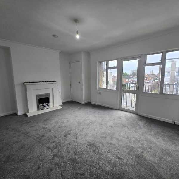 3 bedroom flat to rent - Photo 1