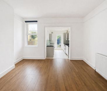 3 bedroom House To Let Total Size: 1034 SQ FT - Photo 2