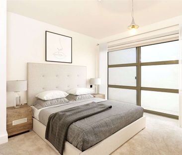 A superb apartment in a contemporary gated development between Wimb... - Photo 2
