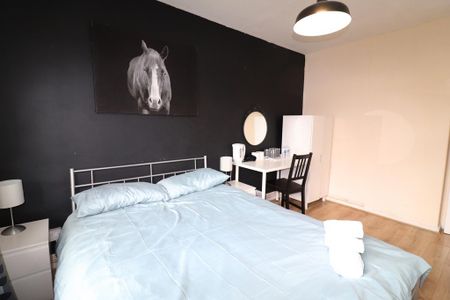 3 bedroom maisonette to rent - Photo 4