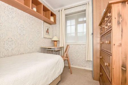 4 bedroom terraced house to rent - Photo 5