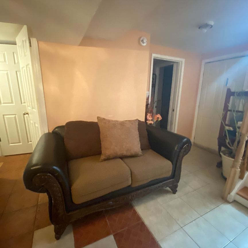 For Lease - 10 Shoreland Crescent Unit# B2, Toronto, Ontario - Photo 1