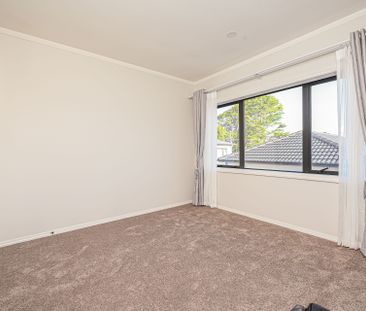 Modern Family Living in Great Neighbourhood - Photo 2