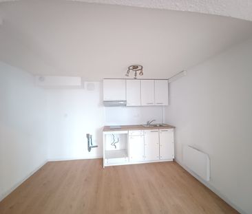 Location Appartement 2 pièces 46m² LEZIGNAN CORBIERES 11200 - Photo 2