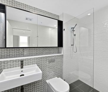 Penthouse With Spectacular Waterview !! - Photo 5