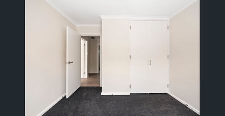 Renovated Ground-Floor Apartment - Photo 3