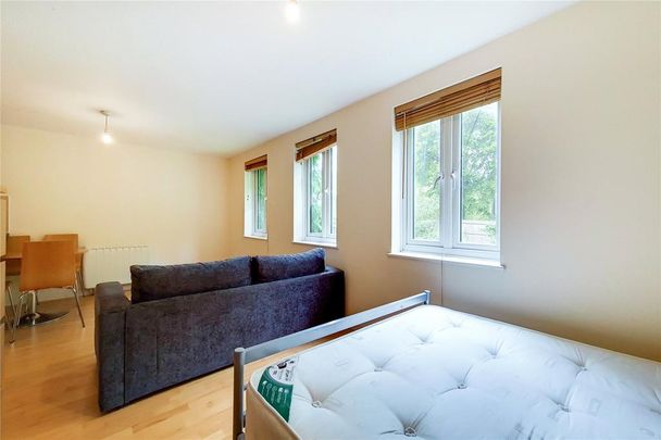 Studio to rent - Photo 1