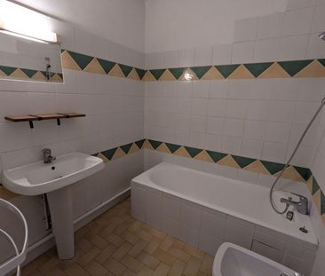 Cet appartement de 58,54 m² est situé à Arcisses, à proximité des c... - Photo 4