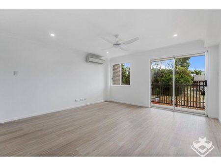 Modern 3 Storey Townhouse - Photo 3