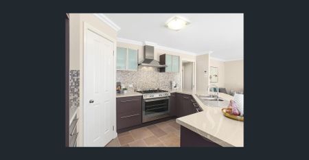 Single Level Family Home! - Photo 5