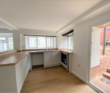 2 bed semi-detached house to rent in High Street, Crediton - Photo 6