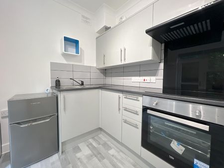 Studio to rent - Photo 3