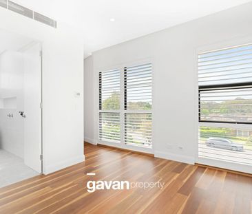 Contemporary Luxury | Brand New Townhouse - Photo 5