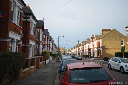 3 bedroom property to rent in London - Photo 3