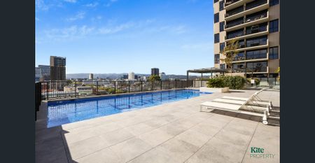 Furnished Bohem Apartment with Resort-Style Amenities - Photo 4