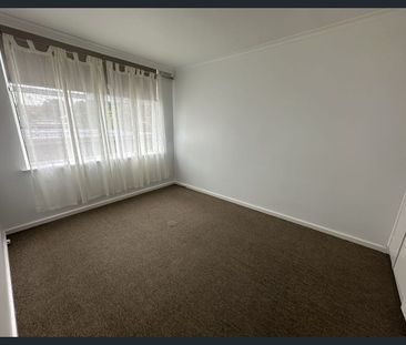 SPACIOUS APARTMENT IN FANTASTIC LOCATION! - Photo 4