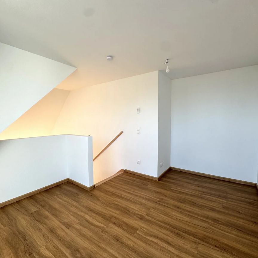 2 Zimmer Dachgeschoss Wohnung mit luftigem Raumgefühl - Erstbezug - Unbefristet - Photo 1