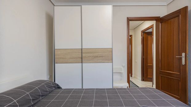 3-bedroom apartment for rent in Cabanyal-Canyamelar - Photo 1