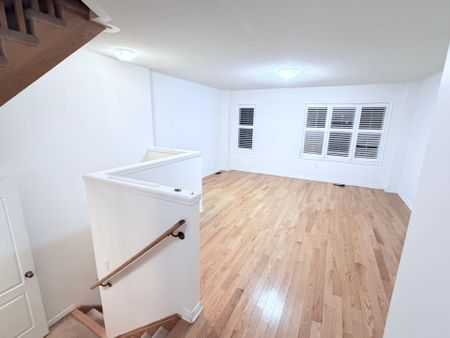 For Lease - 37 Magpie Way, Whitby, Ontario - Photo 2