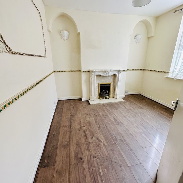 5 Bed Terraced House, Hungerton Street, NG7 - Photo 1