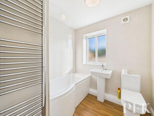 3 bedroom end of terrace house to rent - Photo 1