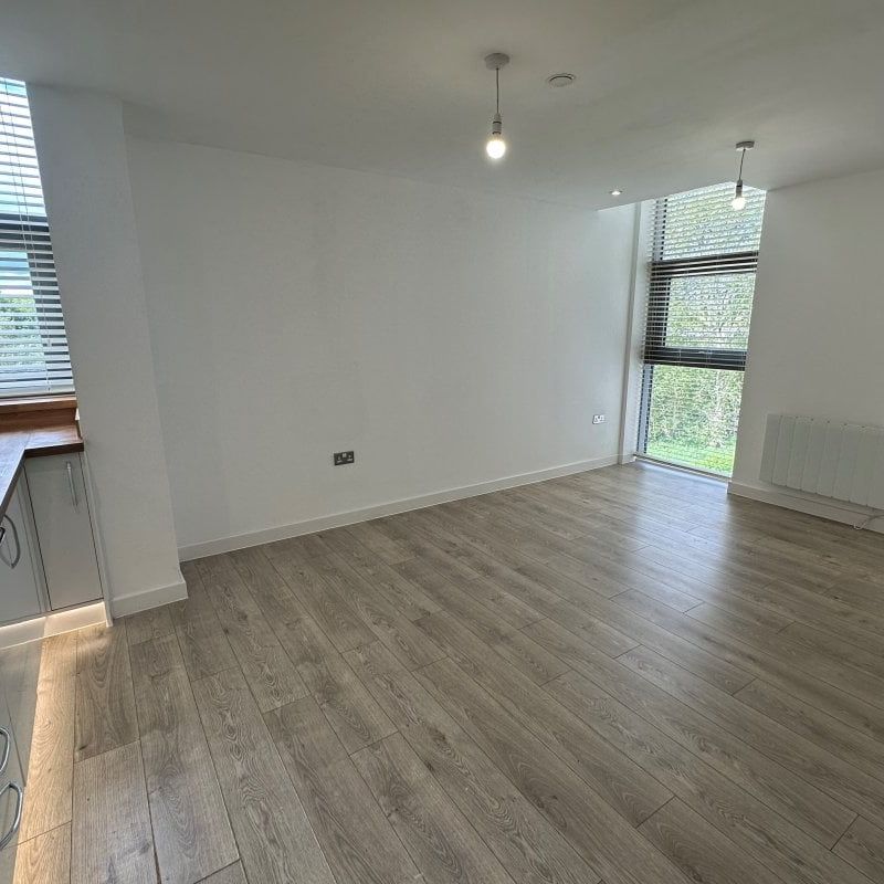 Edinburgh Gate - Photo 1