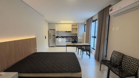 Apartamento com 1 quarto e 45m² para alugar em Centro, Florianópolis. - Foto 2
