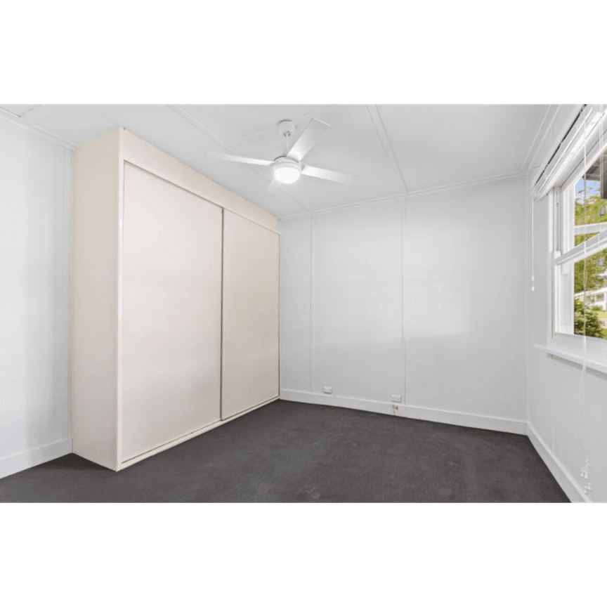 Peaceful Family Living Near the Mountains – 3 Bedroom Home in Catherine Hill Bay - Photo 1