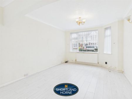 4 bedroom semi-detached house to rent - Photo 3