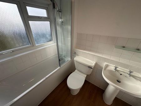 4 bedroom terraced house to rent - Photo 3