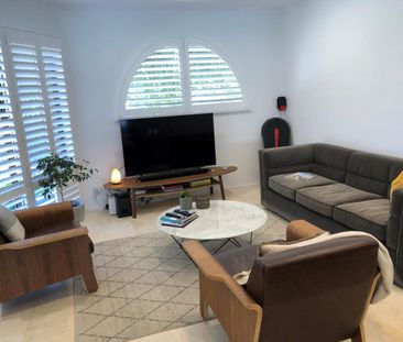 Modern Villa - Photo 1