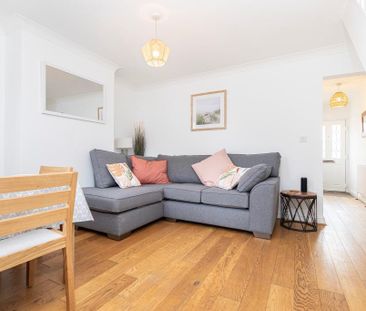 2 bedroom semi-detached house to rent - Photo 3