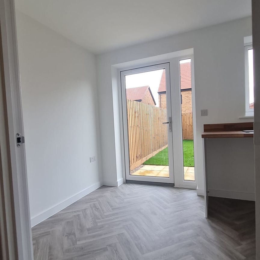 2024-Built Modern Semi-Detached Home in Hampton Woods, Peterborough - Photo 1