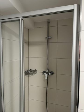 Schöne 2-Zimmerwohnung - DG - Duschbad - Einbauküche - Renoviert - Kein Aufzug - Foto 2