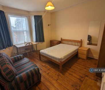 4 bedroom semi-detached house to rent - Photo 6