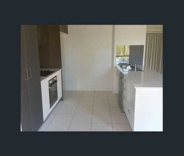 Don’t Let This one Get Away! Modern Town House In A Prime Location!! - Photo 3