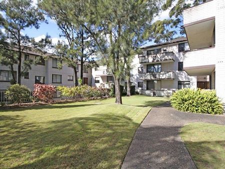 CONVENIENTLY LOCATED 1 BEDROOM APARTMENT - Photo 3